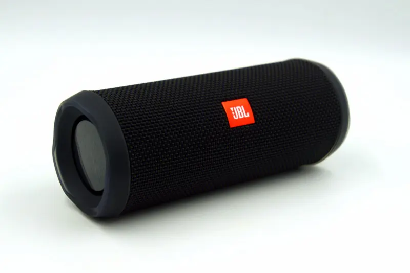 【人気メーカー】価格帯や種類も豊富！JBL スピーカーのおすすめはどれ？